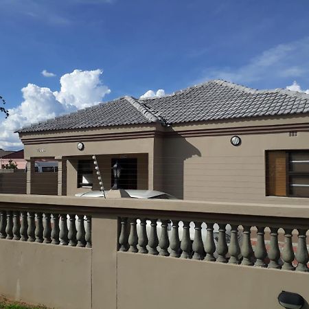 Eros Guest Inn Francistown Zewnętrze zdjęcie